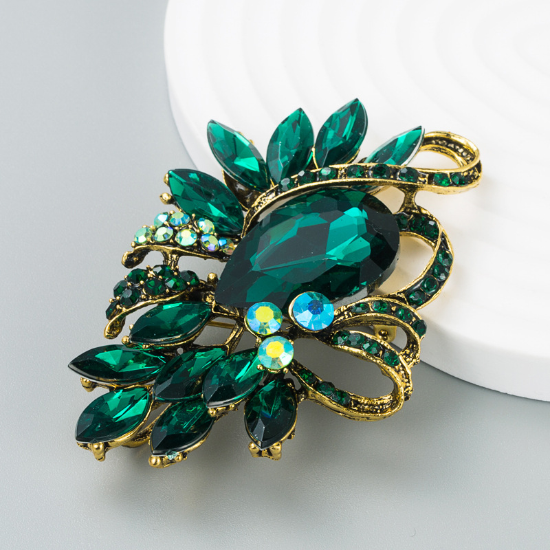 Fashion Flower Alloy Inlay Artificial Gemstones Rhinestones Women's Brooches display picture 7