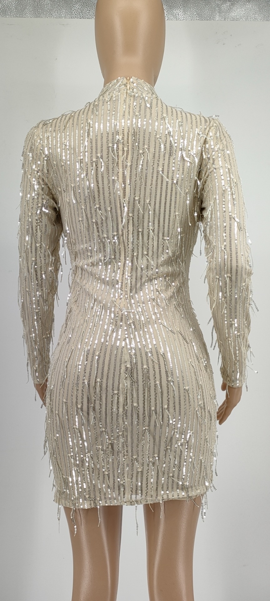 GraceChic Herbst/Winter 2022: Neues europäisches und amerikanisches Damenmode-Kleid in Übergröße mit schmalem, hohem Kragen, Pailletten und Quasten_voghion.com