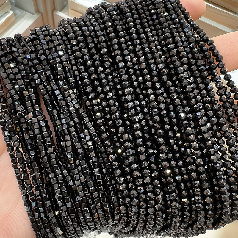 Natural Black Spinel Sugar Cube Clavicle Chain, Dark Night Starlight, Cool and Elegant, High-End, No Optimization Needed
