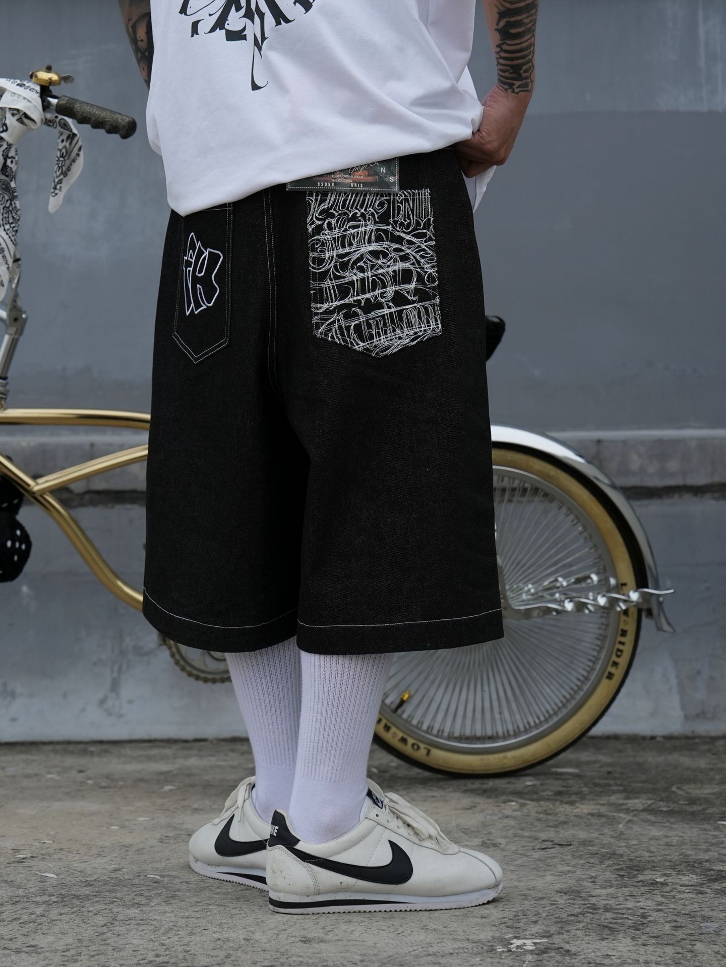 Herr denim shorts chicano stil med blomsterbroderi_voghion.com
