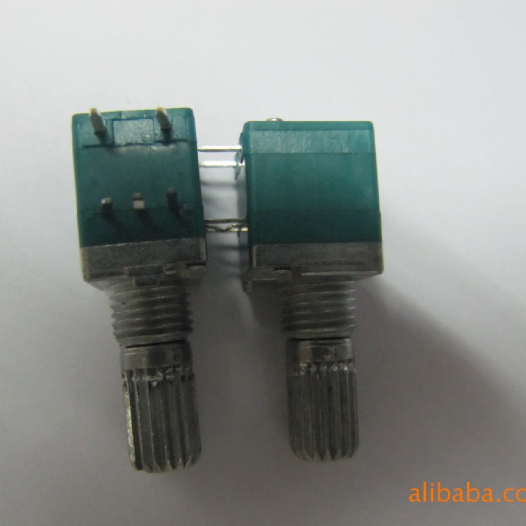 新品供应带开关全塑胶断脚电位器 优质R097S电位器 线绕电位器