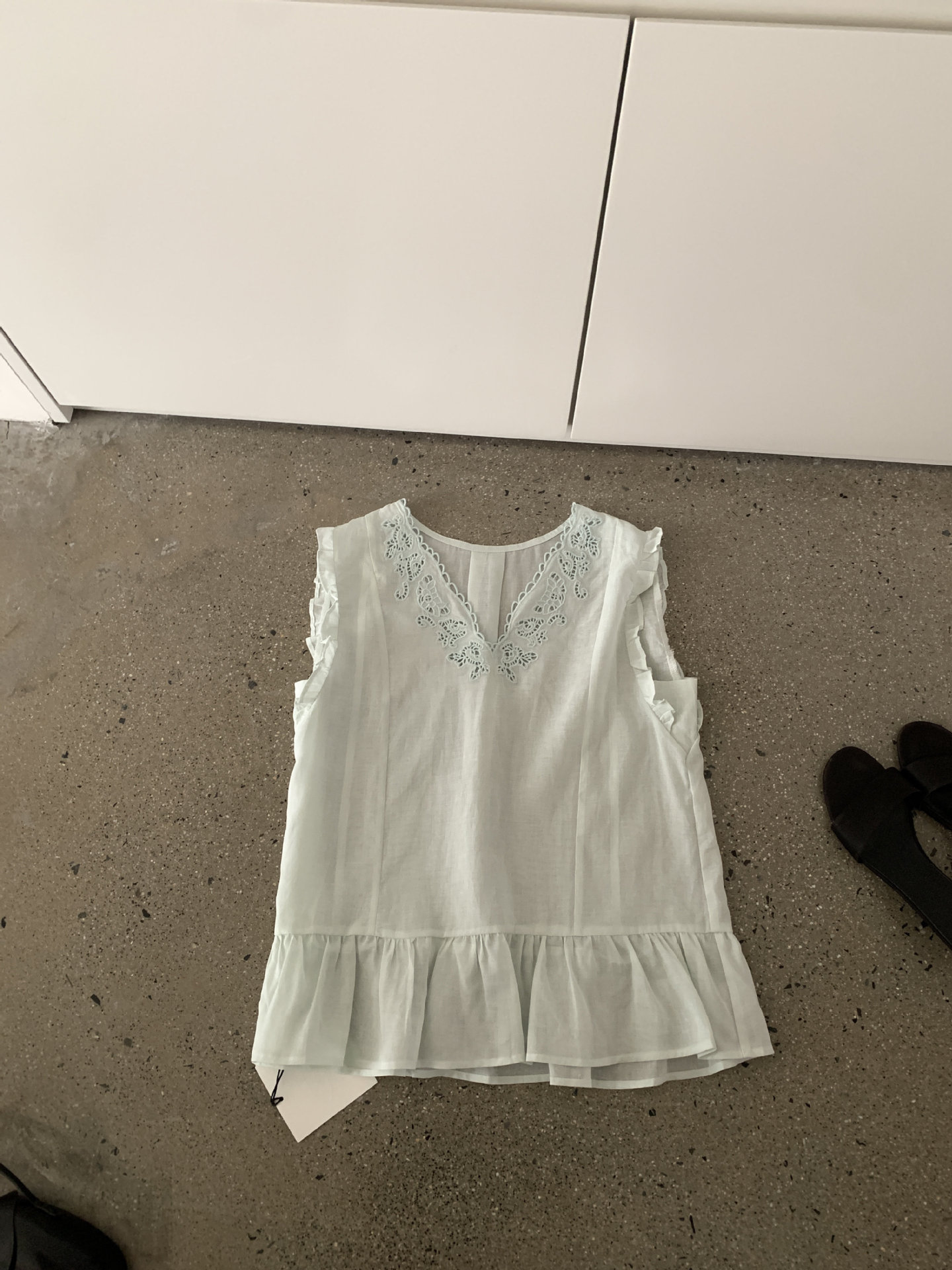 Áo hai dây ren hở lưng V cutout phong cách Pháp thêu hoa — xanh lam, màu hồng, màu trắng, Vàng nhạtcolor chi tiết 2