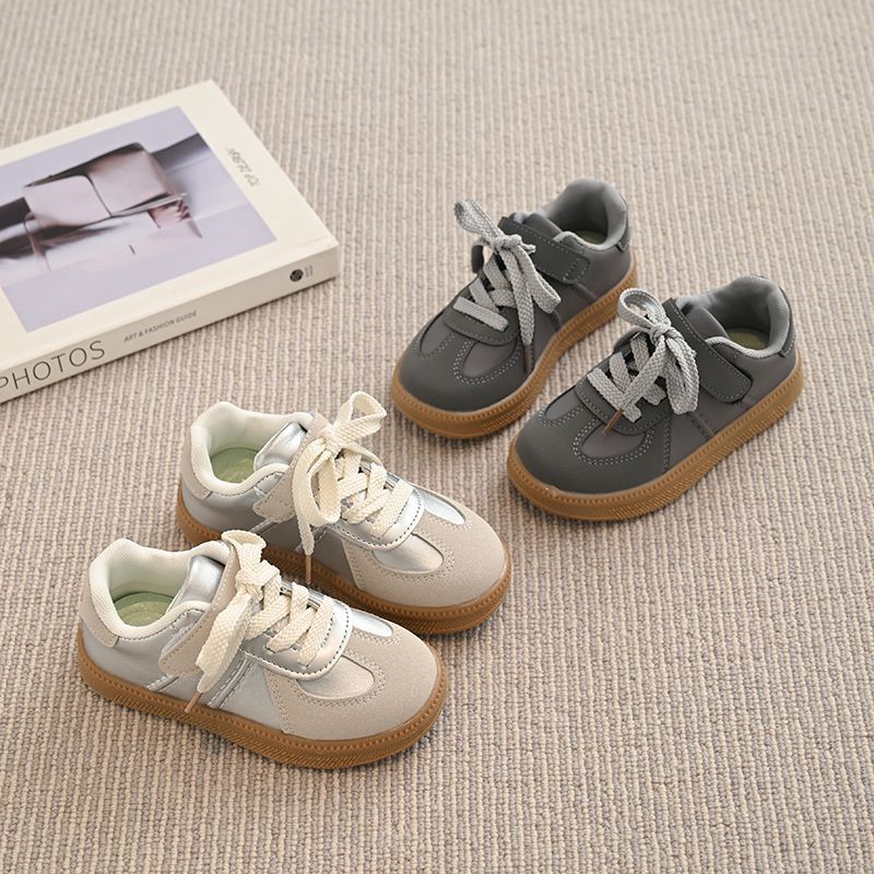 Zapatos de entrenamiento alemanes para niños 2025 verano nuevo estilo niña moda coreana zapatos casuales zapatos deportivos antideslizantes de suela suave para niños