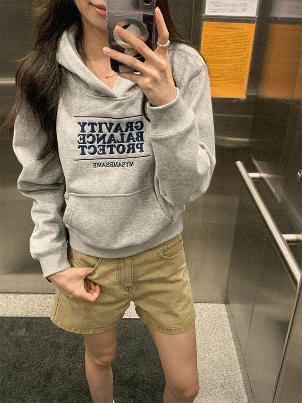 灰色短款连帽卫衣女2025新款正肩显瘦美式复古灰色高级感百搭外套|undefined