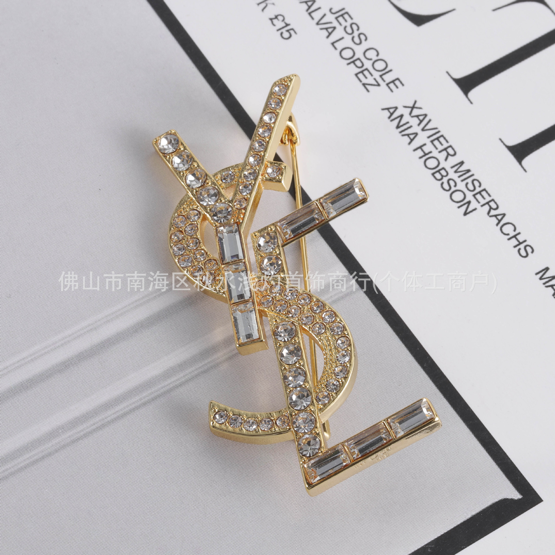 양 슐린 Y 가족 편지 접착제 떨어지는 황동 브로치 여성용 하이 퀄리티 다이아몬드 핀 유럽과 미국의 하이 엔드 라이트 럭셔리 가슴 장식