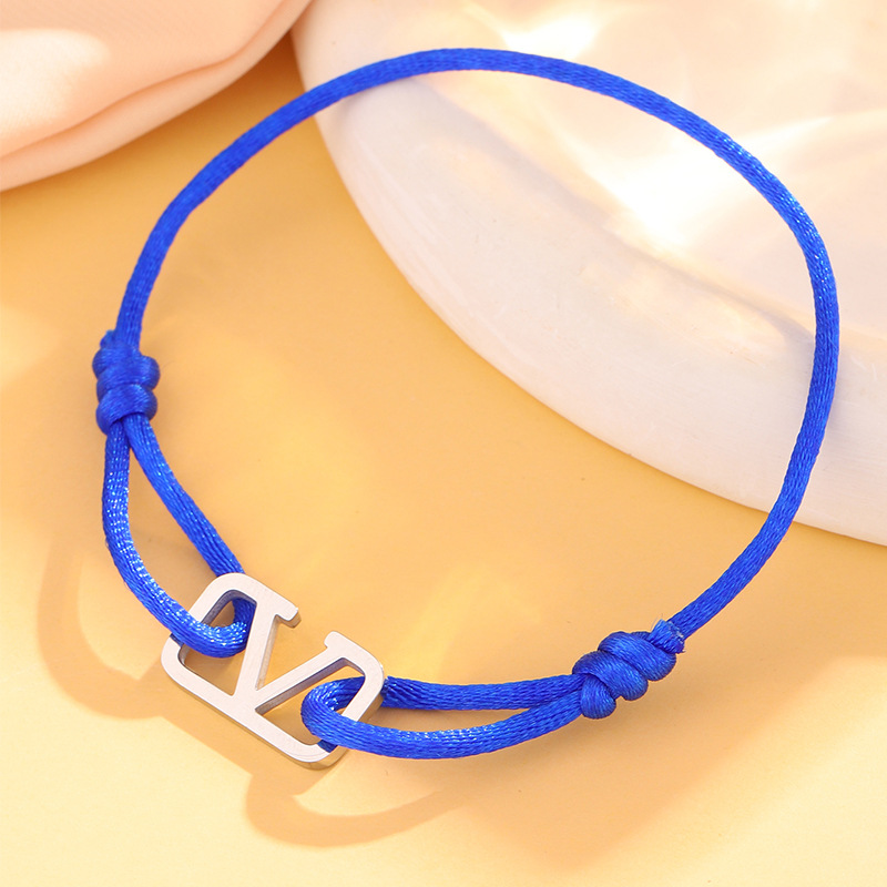Nueva venta caliente simple cuadrado en forma de V hueca cuerda de mano tejida moda para mujer pulsera de acero inoxidable de nicho joyería