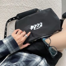 emi斜挎包女潮牌休闲单肩包小众运动风饺子包大容量ins包通勤包