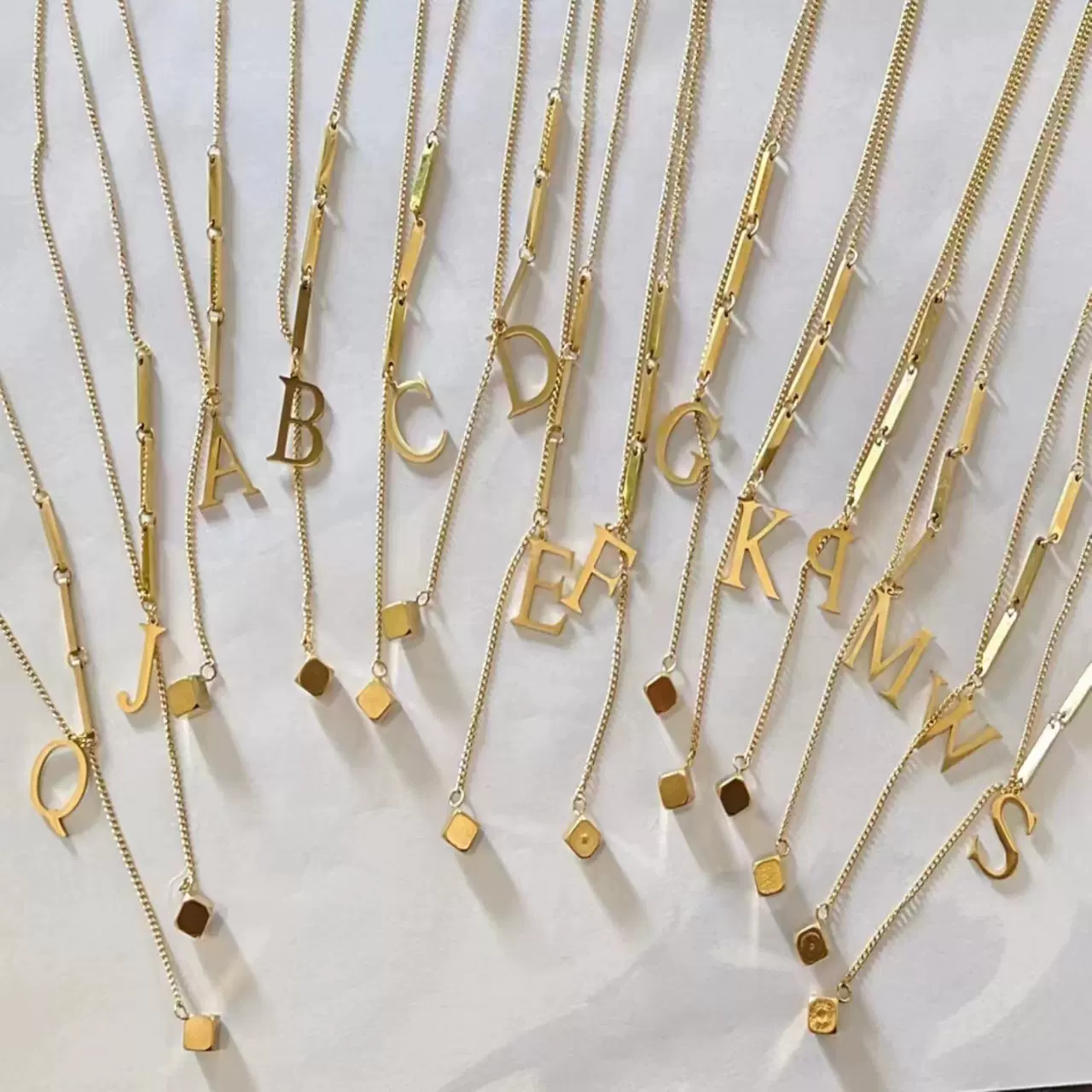 工厂直销钛钢小众设计感项链女百搭字母吊坠气质女士项链毛衣链女