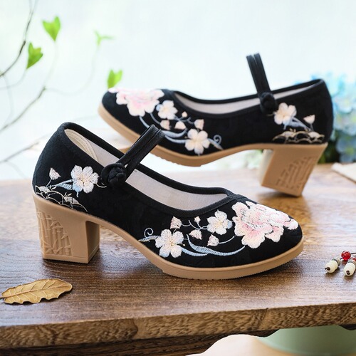 High-heeled shoes for women, square heel, shallow mouth, round toe embroidery, sexy slimming nightclub single shoes, wedding shoes