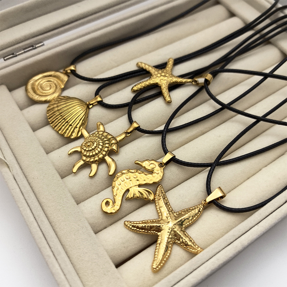 Marine necklace