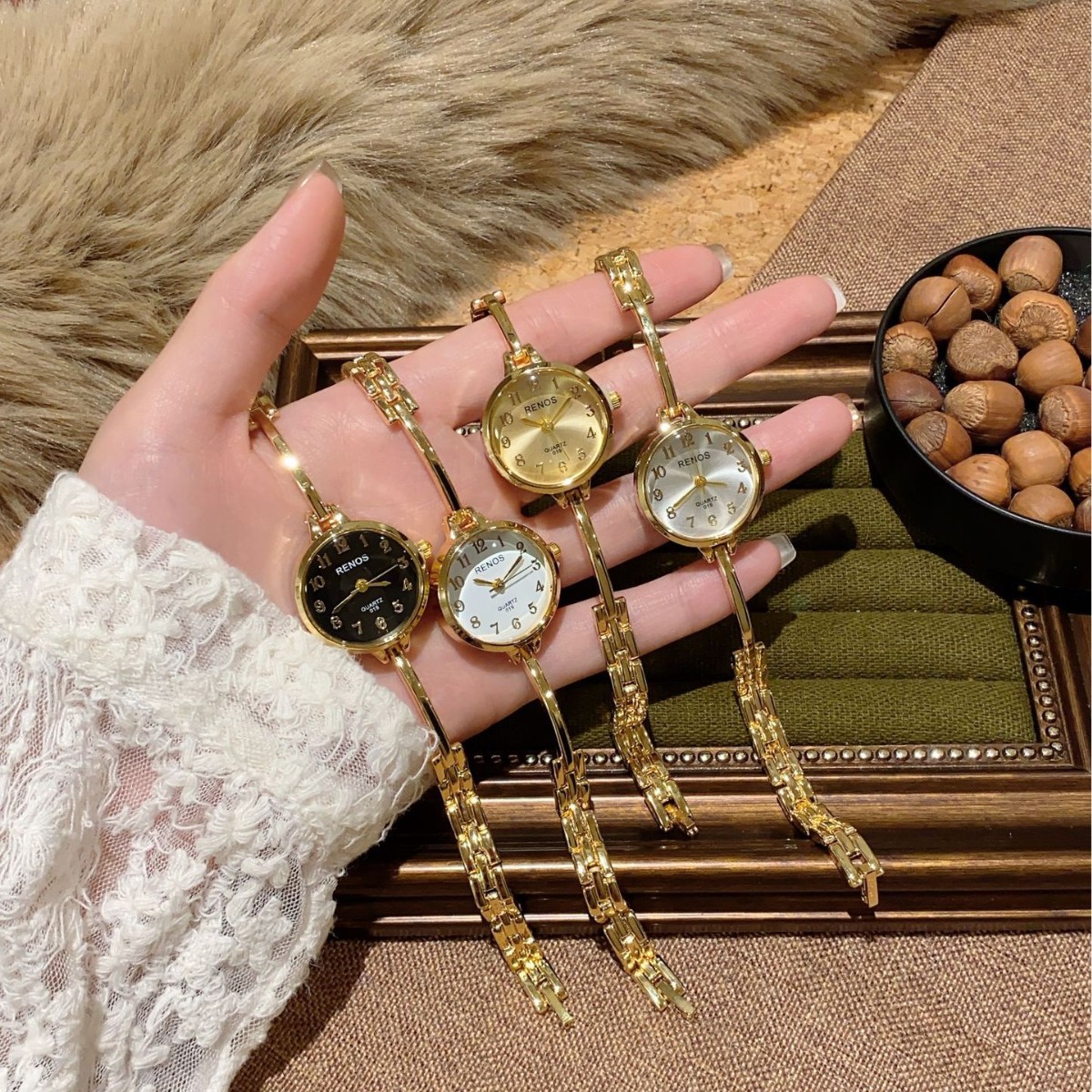 Cross-Border Pattern Temperament Bracelet Watch Rose Gold White Shell Ladies Temperament Quartz Watch Student Watch Hot-Selling Model