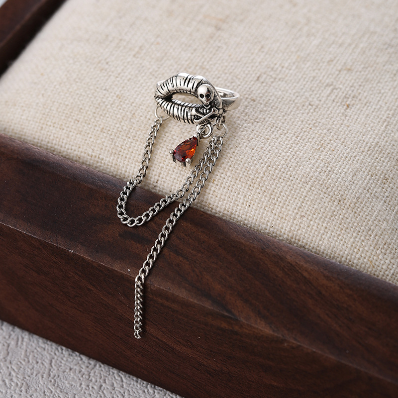 Europa y los EE.UU. flores de cáñamo tipo orejas con bordas largas temperamento sin agujeros de orejas pendientes de orejas para mujeres nicho simple orejas de hueso largo