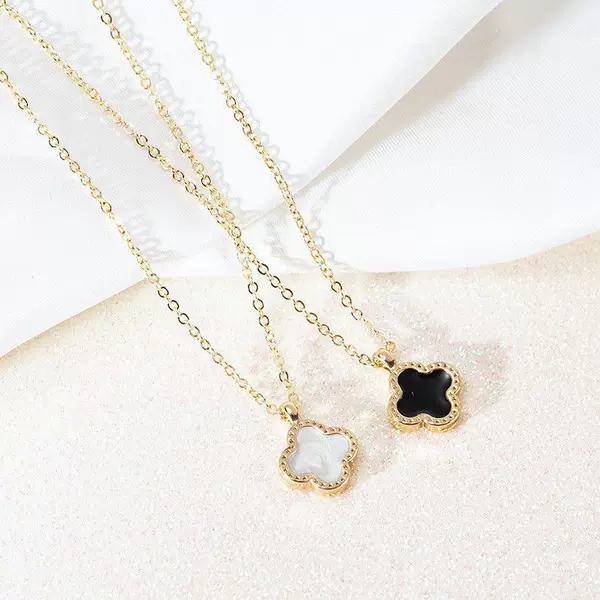 Four-leaf Clover Necklace Women's Fashion Chanel Style Elegant Light Luxury Niche Women's Collarbone Accessories All-match Collarbone Chain
