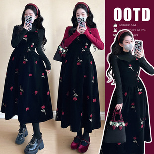 Real shot in stock autumn semi-high collar base rose skirt two-piece suit