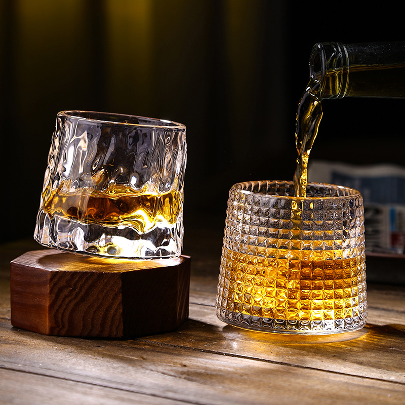 Creative rotating whiskey glass, thick personalized unsteady glass wine cup, tree bark vertical stripe liquor beer glass