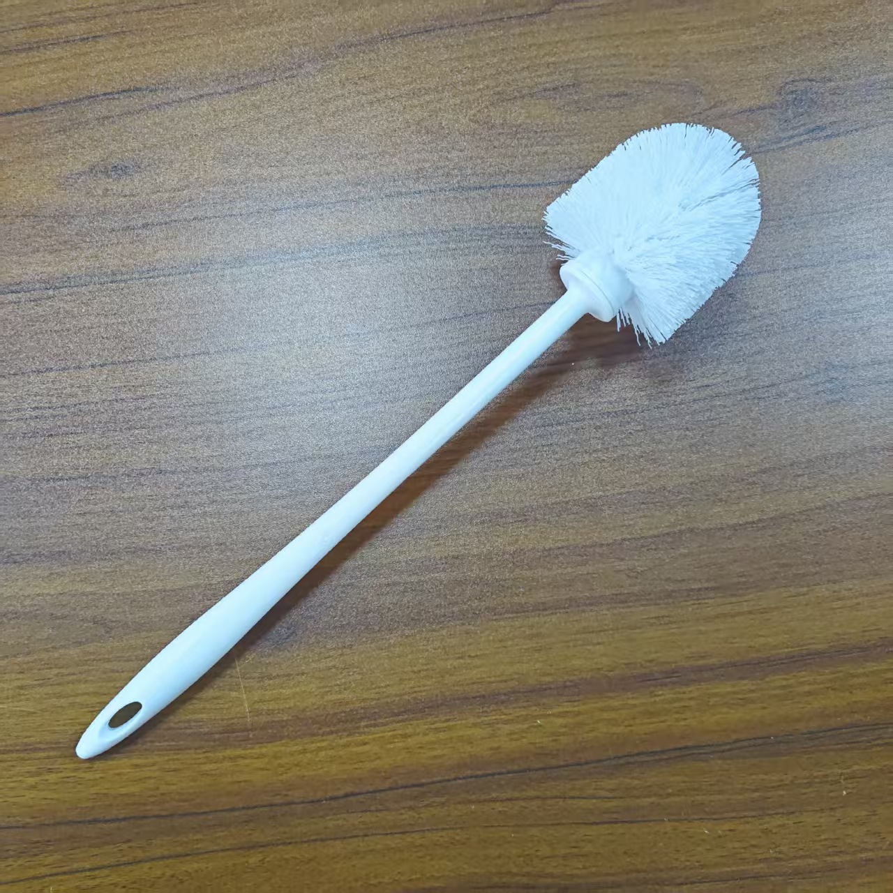 Cepillo de inodoro de punta redonda Cepillo para lavar el inodoro Cepillo para colgar en la pared sin callejones sin salida para el hogar Cepillo de limpieza de reemplazo de mango largo