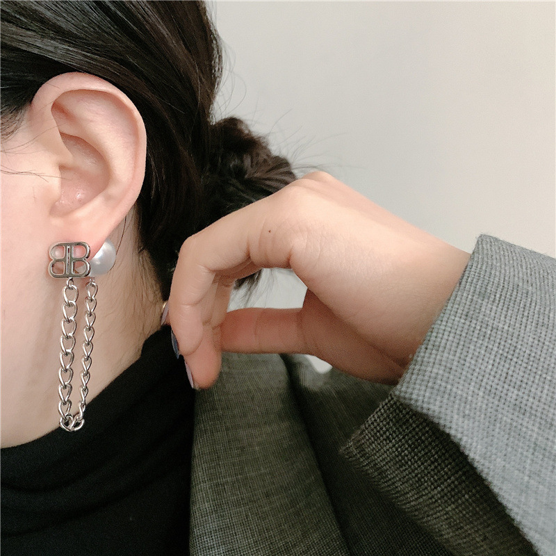 Korean Simple Letter Shape Pearls Earrings display picture 14