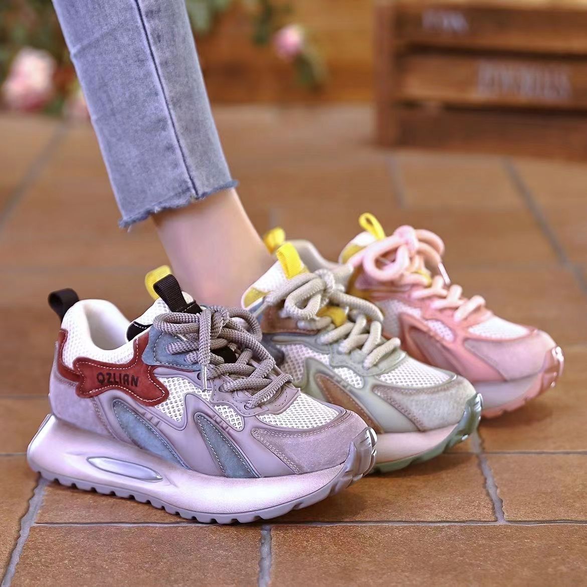 Zapatos de cuero de malla transpirables de mujer con suela gruesa aumentada, zapatos de verano de 2025 nuevos zapatos de correr casuales de estilo universal