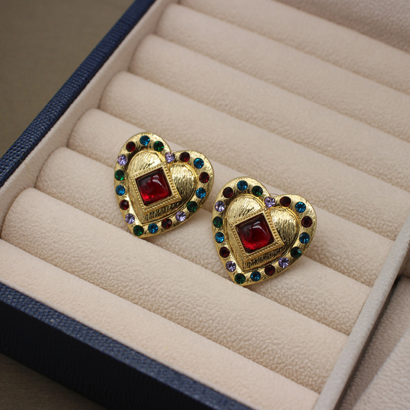 Ear Studs Classification Fashion Heart Shape Alloy Plating Inlay Rhinestones Women's Ear Studs 1 Pair