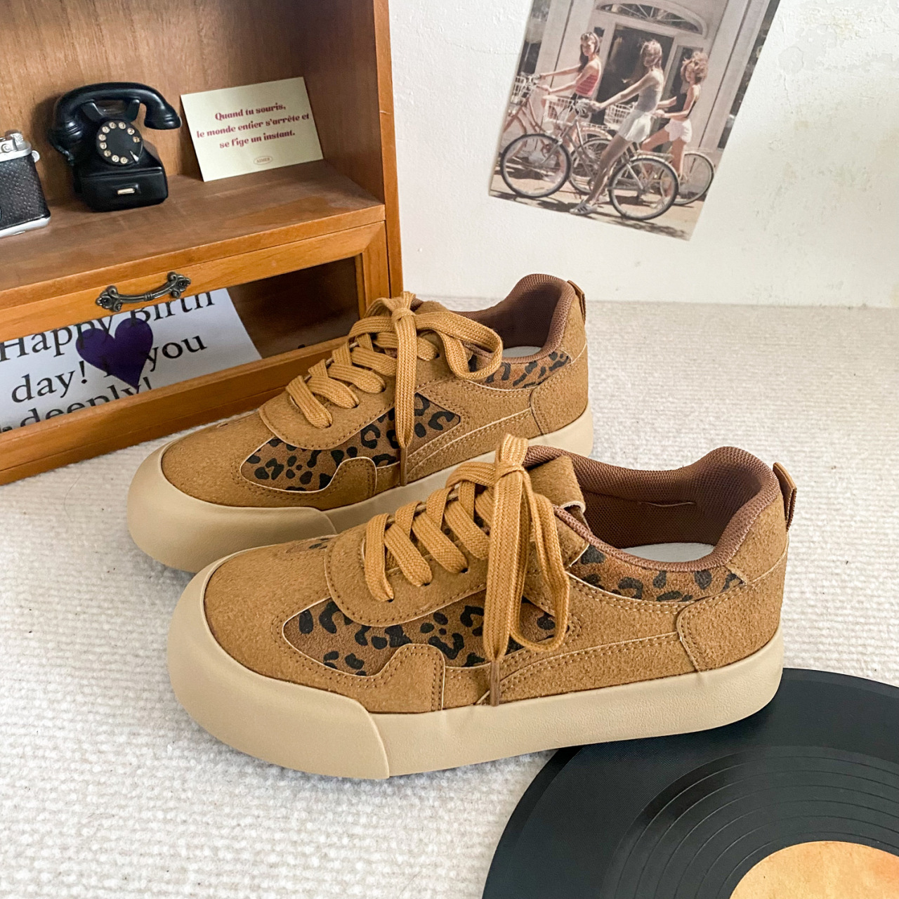 Scarpe da ginnastica con stampa leopardata in pelle opaca per donna nell'autunno del 2024, nuova suola spessa che aumenta l'altezza per l'allenamento sportivo casual_voghion.com