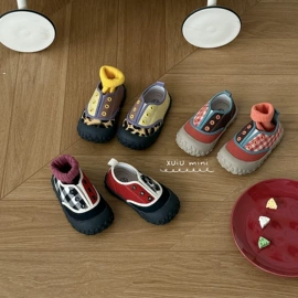 童运动鞋;童凉鞋;童板鞋