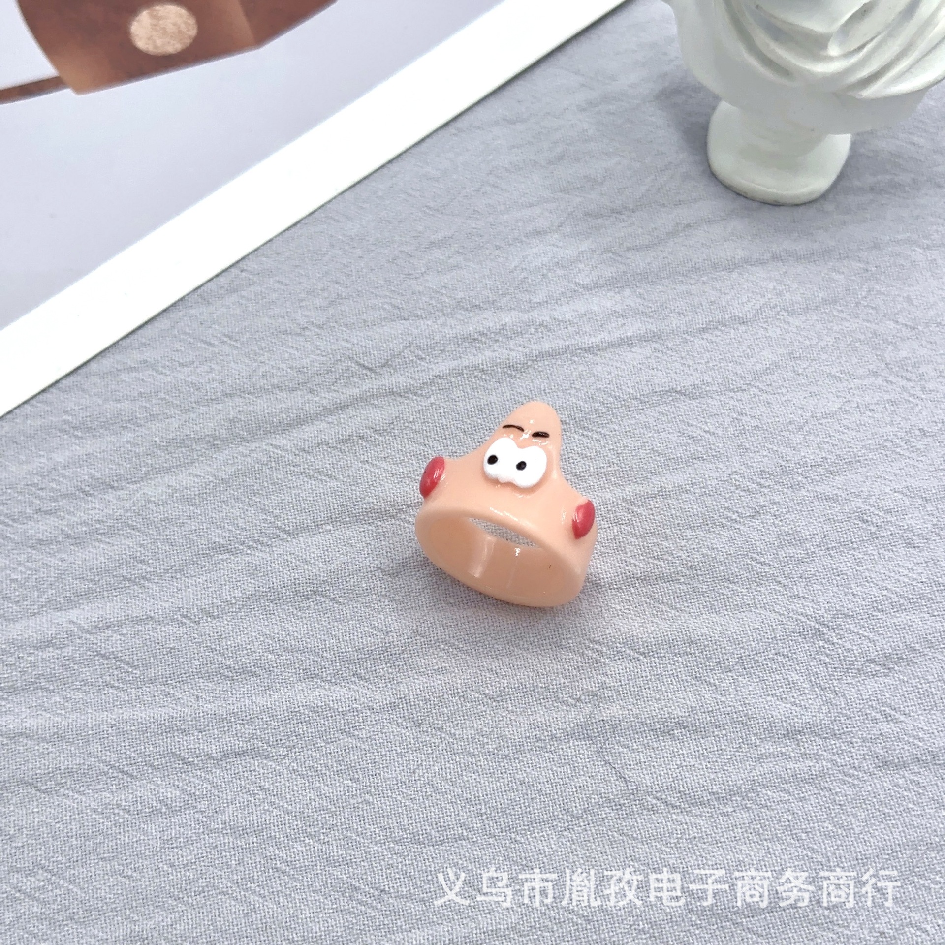 Nueva esponja del amigo bebé pintado anillo serie Paida estrella cangrejo jefe pulpo Pequeño Libro Rojo mismo estilo