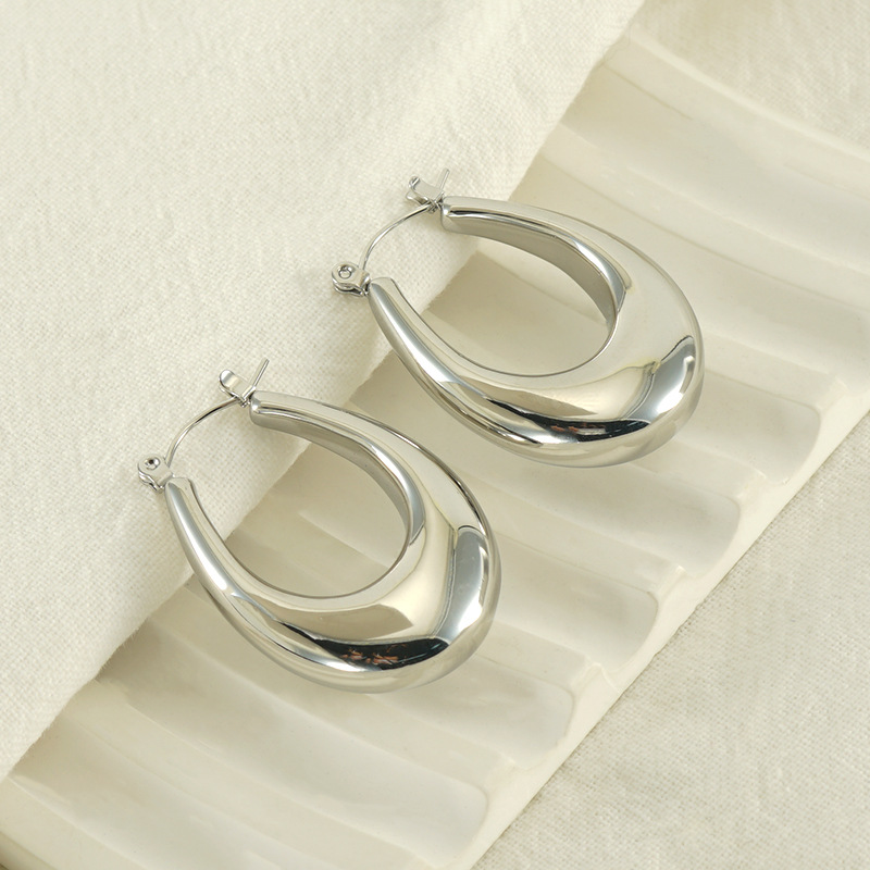 Pendientes brillantes simples de acero inoxidable transfronterizos de moda europea y americana femenina OL18K pendientes de acero de titanio dorado Dongguan en stock