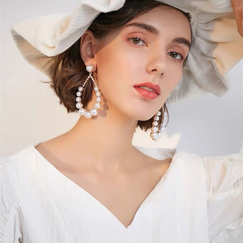 The new earrings personality has big ear earrings sexy exaggeration circle circle Korea fashion belt drill the bride earrings