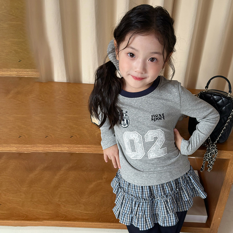 艾摩贝贝女童时髦修身辣妹篮球风上衣儿童个性长袖T恤字母打底衫