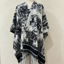 水墨画披肩女秋冬感旅游外搭开叉复古斗篷流苏围巾披风两用