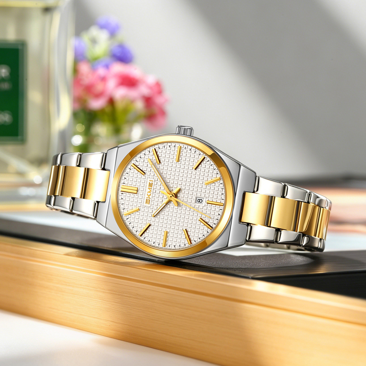 Momento de belleza de acero dorado reloj de cuarzo 30 metros calendario impermeable reloj de mujer clásico comercio exterior al por mayor spot transfronterizo
