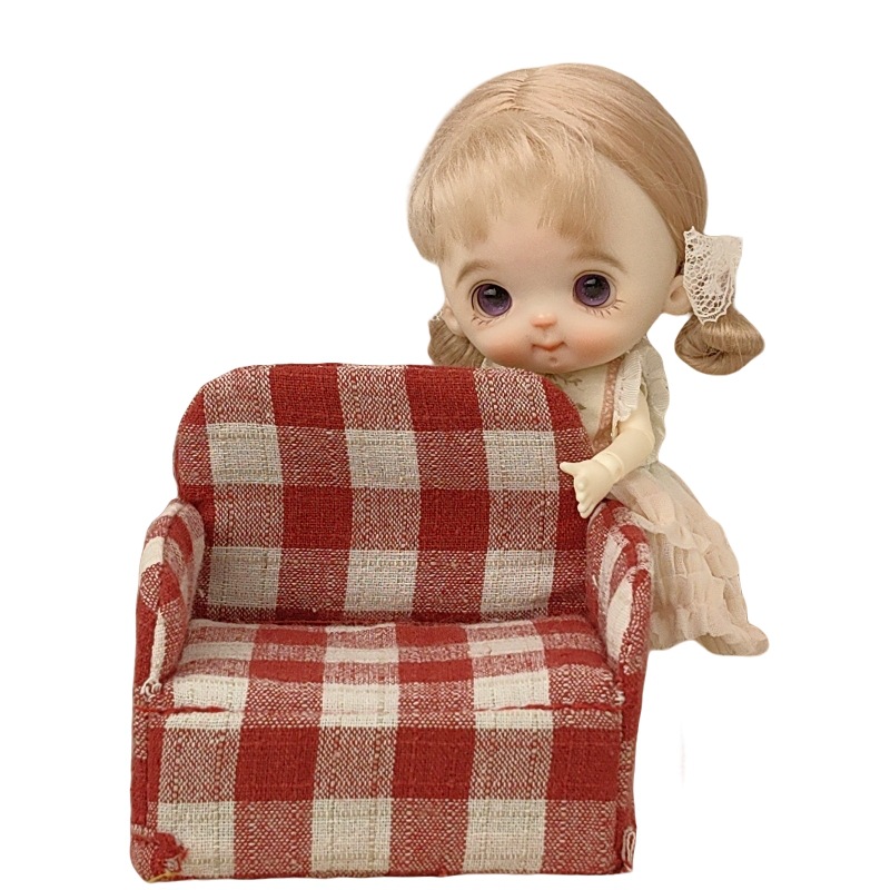 빨간색 체크 (의자 만. 인형없이)