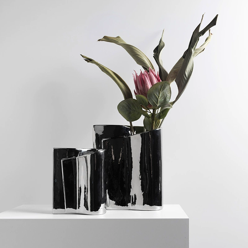 Изогнутая гальваническая ваза для цветов в европейском стиле, легкая роскошь, современная минималистичная ваза, декоративная модель дома, офис продаж, мягкое украшение, ощущение высокого класса