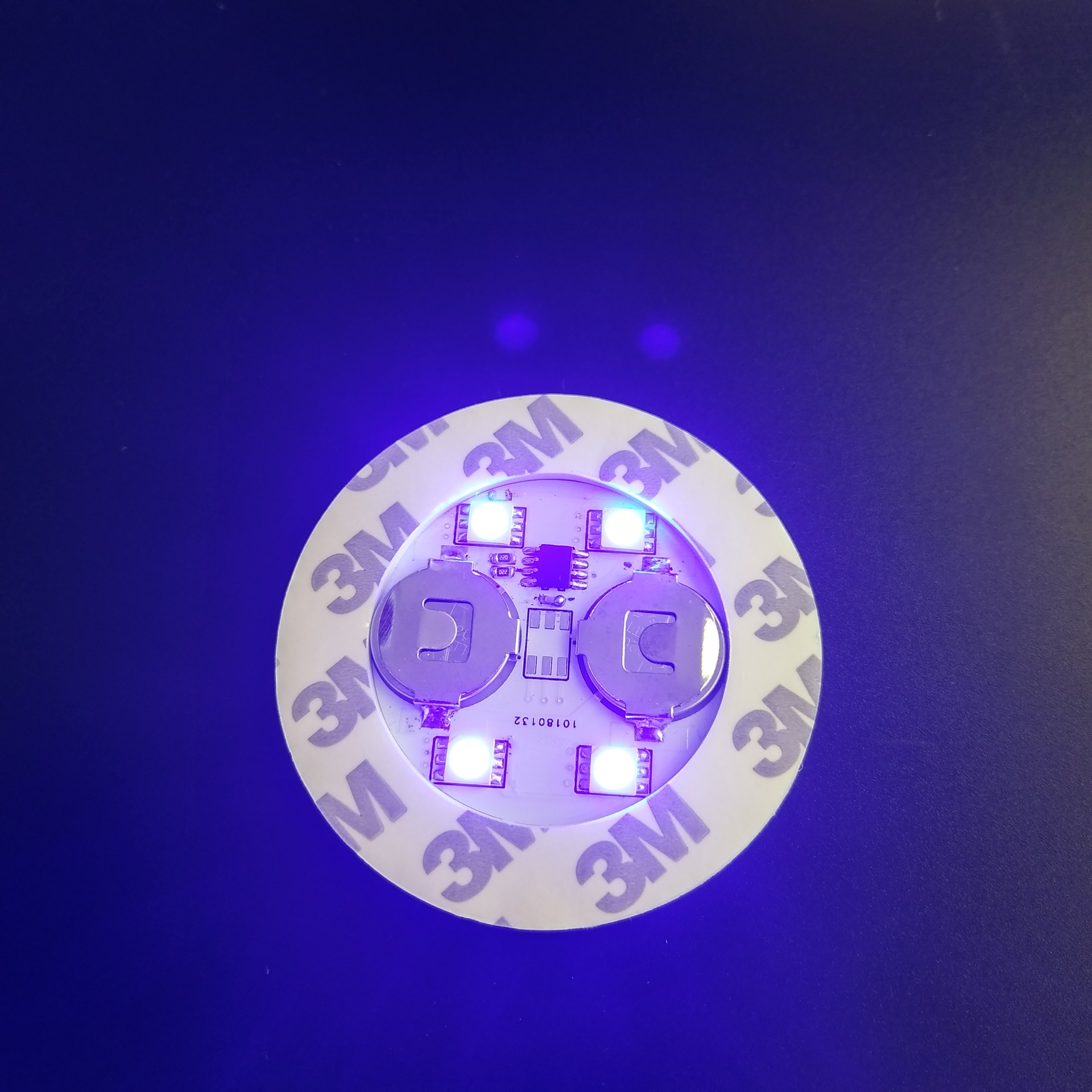 Exportación atmósfera decoración alegría botella emisora de luz pegatina botella de vodka luz LED flash pegatina colorido taza pegatina escritorio pad