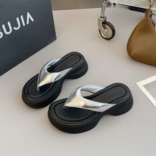 �ɸ���������Ů�ļ��⴩2025�¿�߼��Еr�к�߅ɳ���A�_����Ь