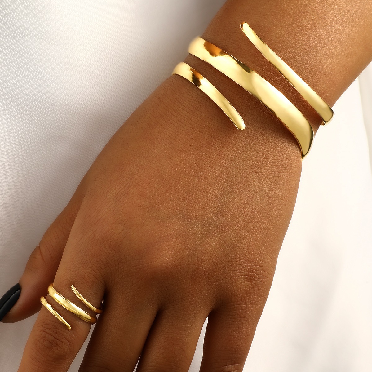 Stackable Plain Band And Tiny Cubic Zirconia Ring Set In Minimalist European Style. Perfect For Work, Daily And Casual Wear. Hypoallergenic And Tarnis_voghion.com