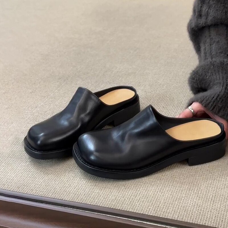Sheepskin Version~New Style Pointed-Toe Thick-Soled Mules with a Closed Front, French Retro Style, Fashionable Shallow-Mouth Mules with a Single Buckle Strap Sheepskin Version~New Style Pointed-Toe Thick-Soled Mules with a Closed Front, French Retro Style, Fashionable Shallow-Mouth Mules with a Single Buckle Strap