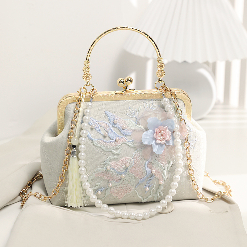 2026 New Vintage Socialite Niche Cheongsam Bag, Fashionable Hanfu Bag, Versatile and Elegant Embroidered National Style Handbag