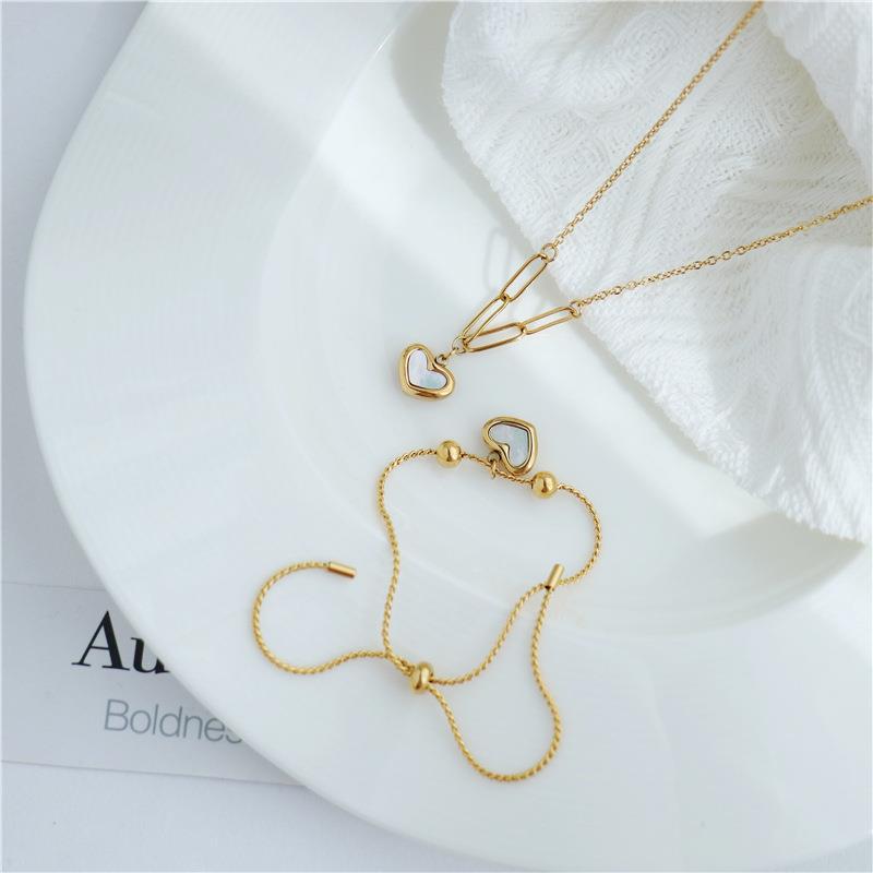 6g Weight Pendant Necklace Classification 1 Piece Quantity Daily Occasion Titanium Steel Material Heart Shape Pattern Women'S Gender Plating Design Retro Style Retro Heart Shape Titanium Steel Plating Pendant Necklace 1 Piece 8