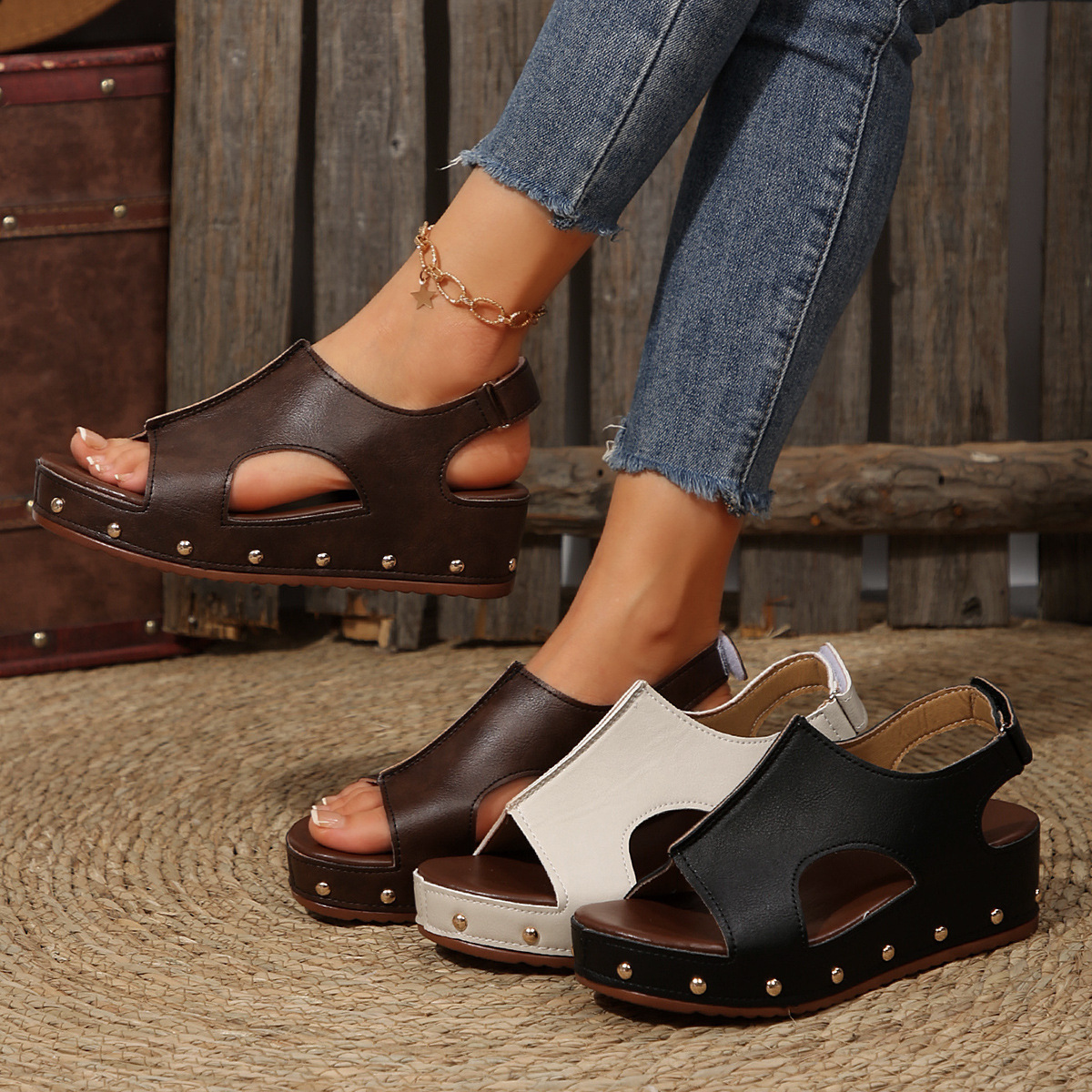 Fashionable casual beach sandals with velcro wedge heel platform