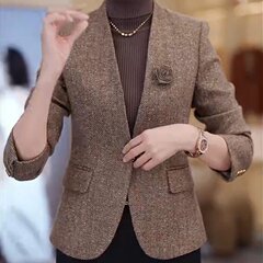 秋の新型高級感カレー色のスーツのコート女性2024ファッション気質シンプルな通勤服のスリムな上着