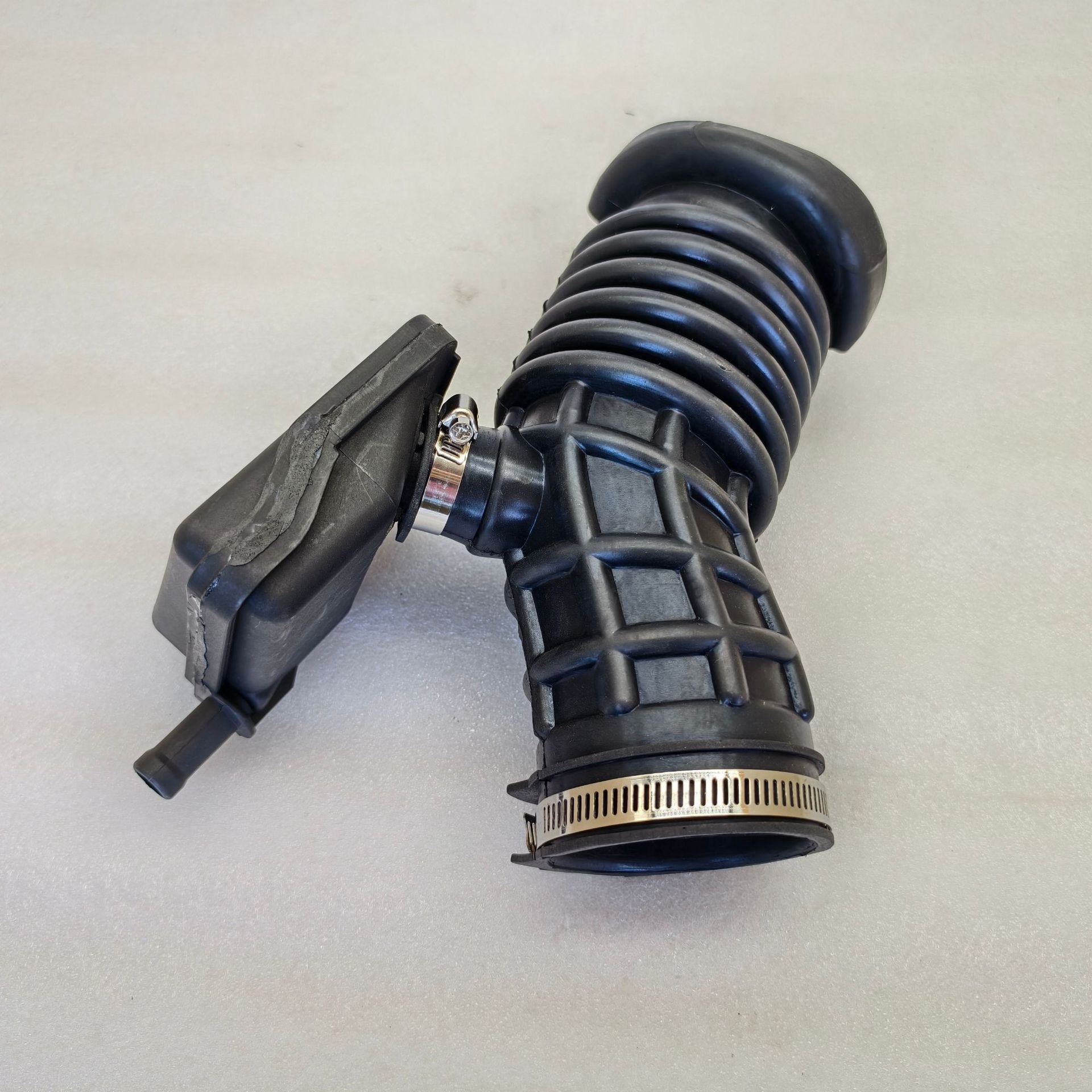 Engine intake manifold throttle connection pipe bellows, suitable for Nissan Sentra 2019-2024
