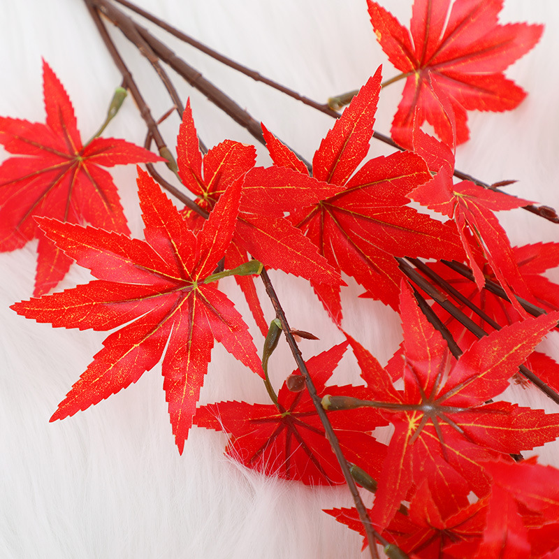 Simulated red maple leaf decorative branches, artificial tree leaves, ginkgo leaves, plastic artificial flowers, red autumn indoor engineering landscaping