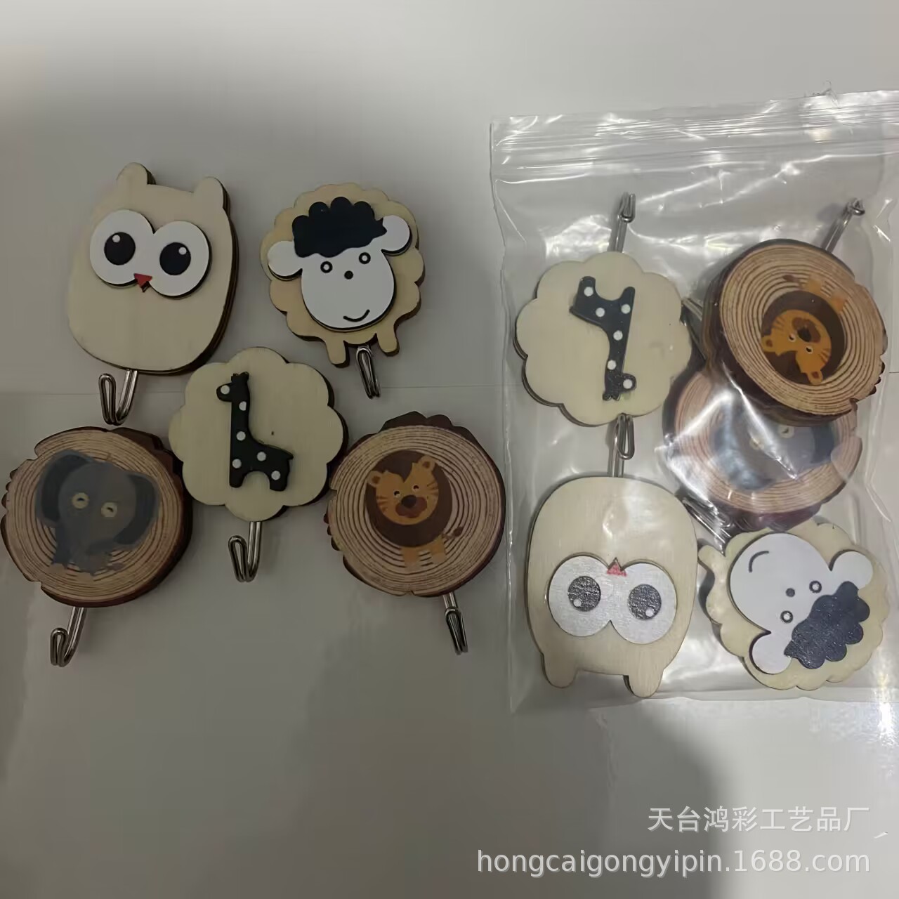 Nueva madera DIY animal de dibujos animados gancho pegajoso gancho adhesivo libre gancho de pared puerta de carga gancho pegajoso al por mayor