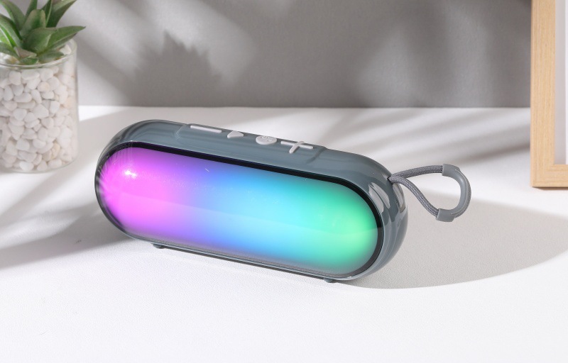 Nuevo transfronterizo TG792 Bluetooth audio con lámpara portátil RGB al aire libre colorido tarjeta de enchufe subwoofer caja de regalo