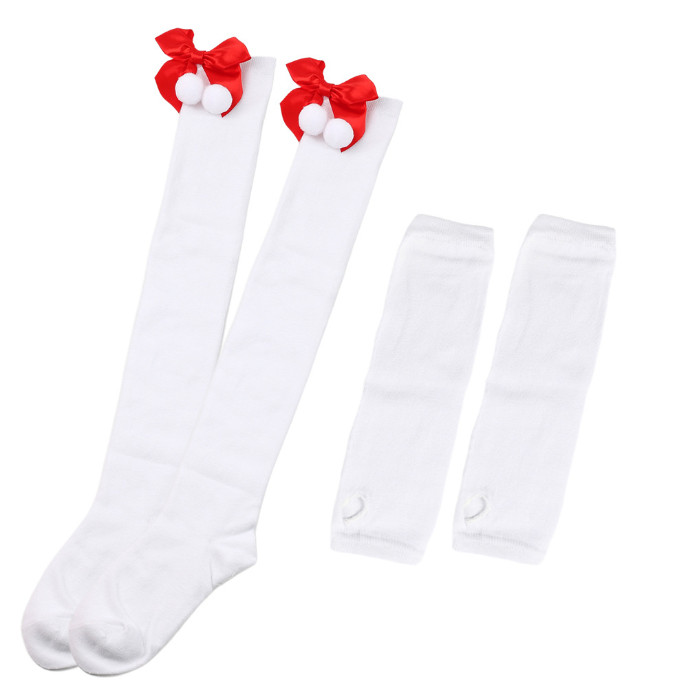 Set di calze e guanti a righe con fiocco di pelo di Natale COS_voghion.com