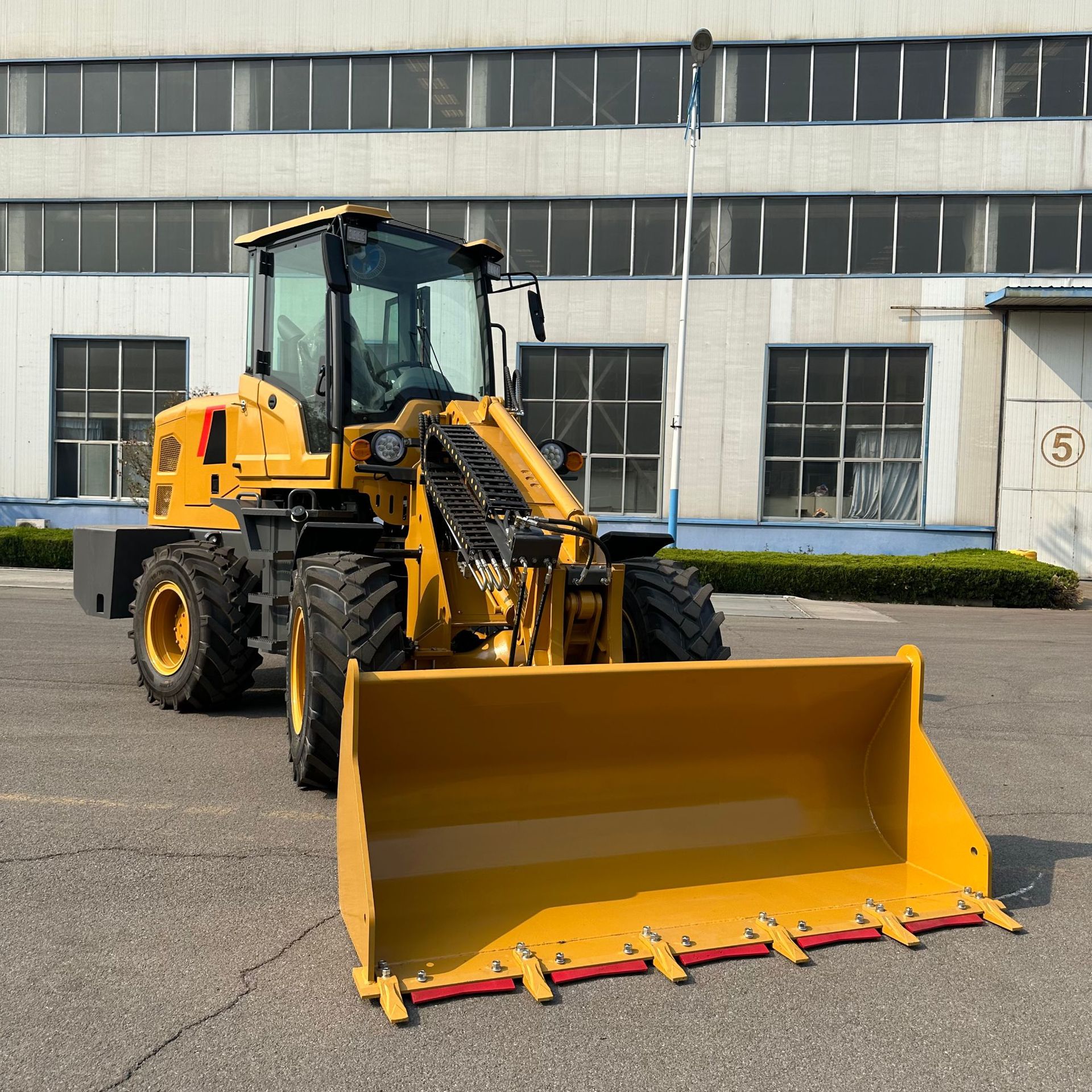 伸缩臂装载机  建筑工地集装箱装卸 多功能抓头货叉 可定制