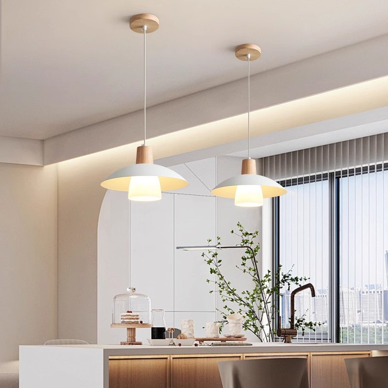 Viento de madera de una sola cabeza lámpara estilo japonés crema de viento de té tienda de té de leche lámpara de iluminación del dormitorio simple lámpara de comedor