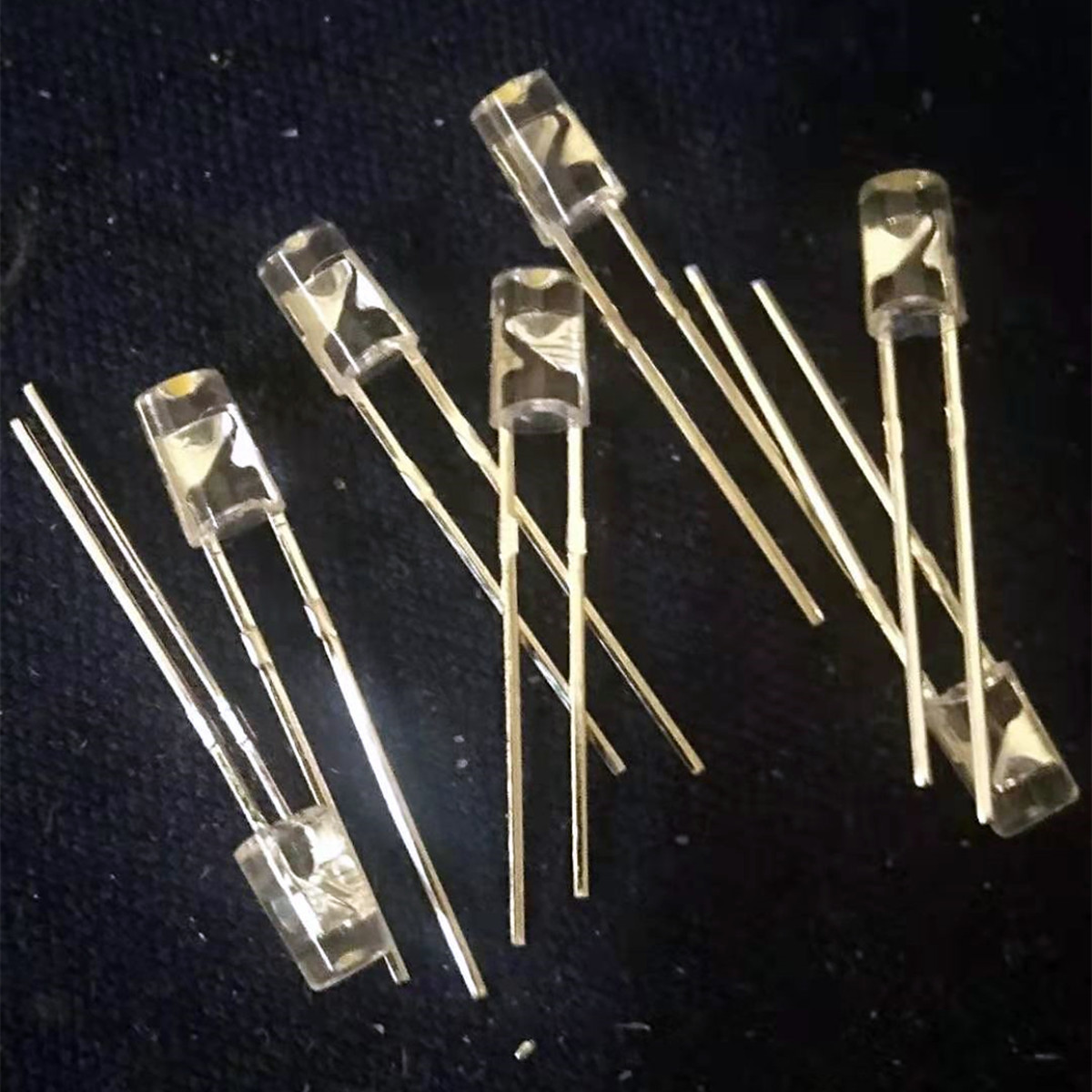 F3内凹暖白光LED低光衰二极管色温2800-3200