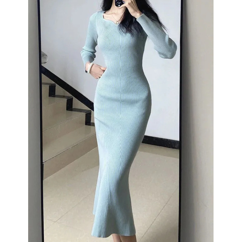 青い魚の尾のニットのワンピースの女性の秋冬の冬の中は底を打ってヒップのスカートを包んで身を修めて腰の長いスカートを収めます。|undefined